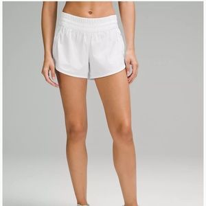 Lululemon Tracker Low Rise lined short 4”